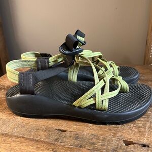 Chaco Toe Loop Sandals Green Size 9 Women’s